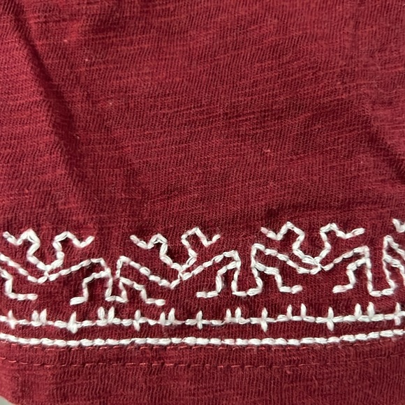 Lucky Brand top with lovely stitching - Picture 4 of 6